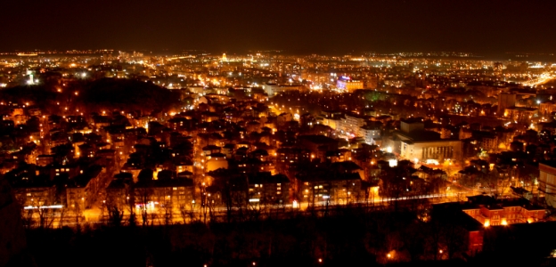 Изглед от Стария град към нощен Пловдив