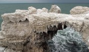 Скалите покрити с лед