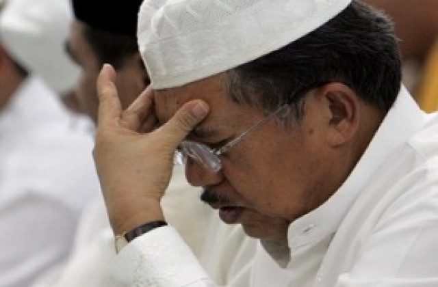 Бившият индонезийски президент Сухарто е на командно дишане