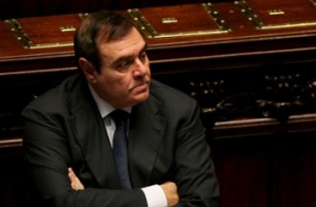 Разследват за корупция италиански министър и жена му