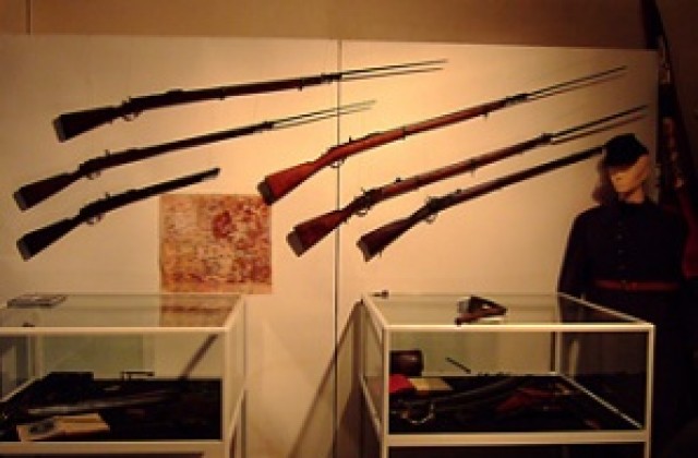 Изложба на исторически оръжия откриват в Търговище
