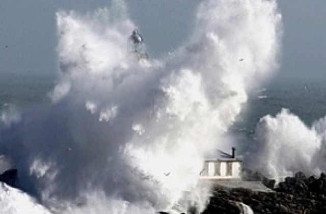 Силна бура потопи 50 плавателни съда в Испания