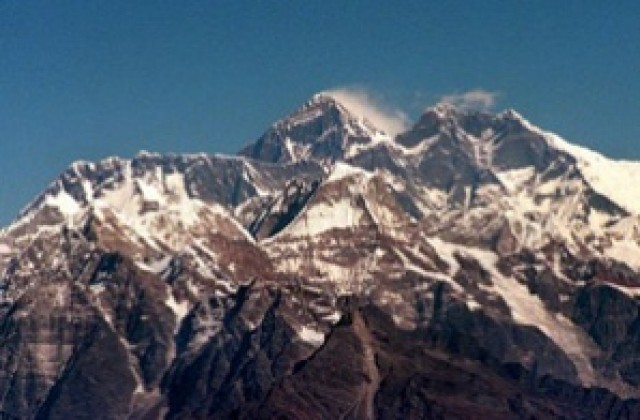 Непал затваря достъпа до Еверест за да мине олимпийският огън