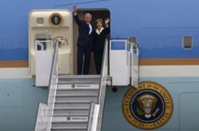 Американският президент Джордж Буш пристигна в Букурещ