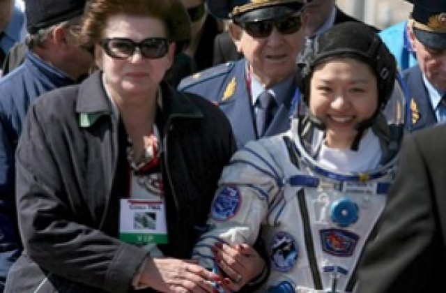 Първата южнокорейска космонавтка излетя към МКС със “Союз”