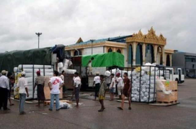 Луи Мишел: Няма напредък в помощите за Мианмар