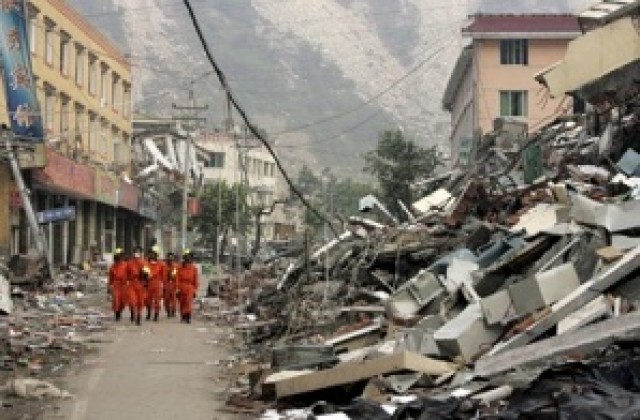 Жертвите на земетресението в Китай надхвърлиха 68 000