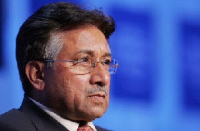 Мушараф остава на поста си