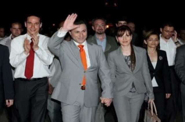 ВМРО спечели първите предсрочни избори в Македония