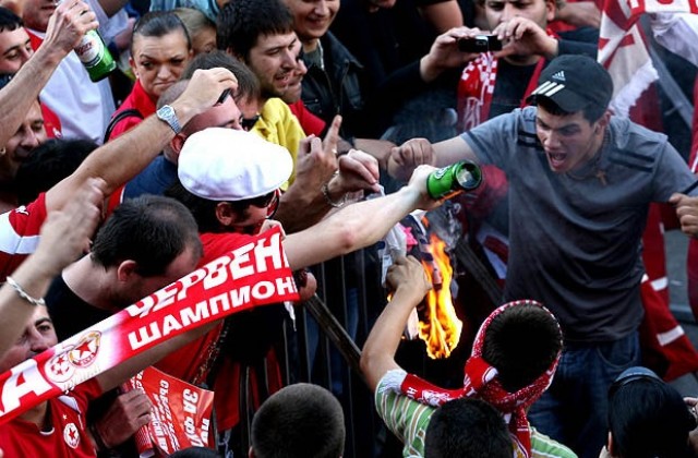 Анти-турски лозунги на митинга на феновете на ЦСКА