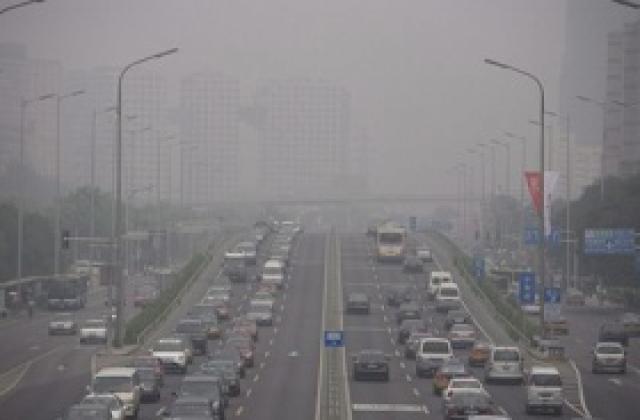 Китай може да забрани движението на 90% от колите в Пекин