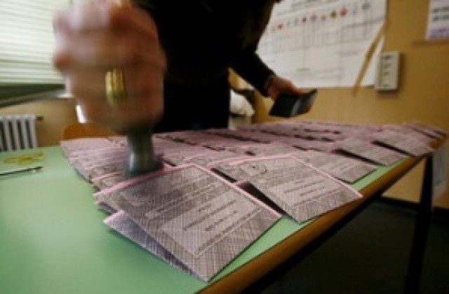 Ниска избирателна активност провали референдум в Латвия