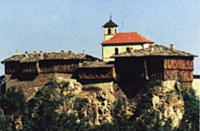 Игумен подпали Гложенския манастир и избяга