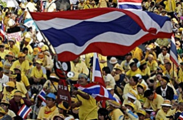 Активисти на тайландската опозиция блокираха националната телевизия