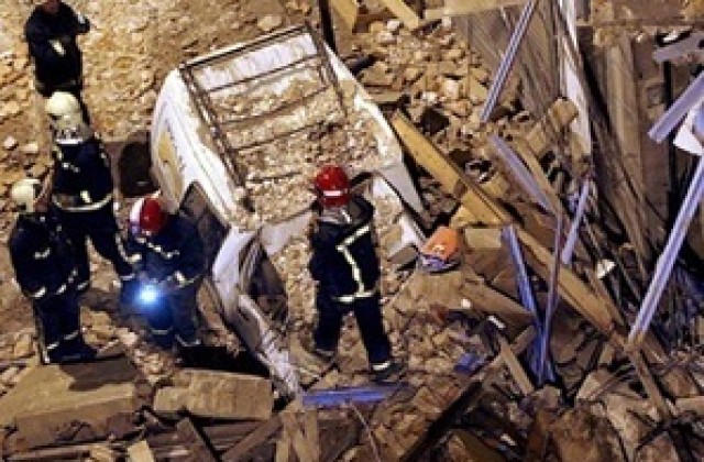 Загиналите при свличането на скални маси в Кайро станаха 38