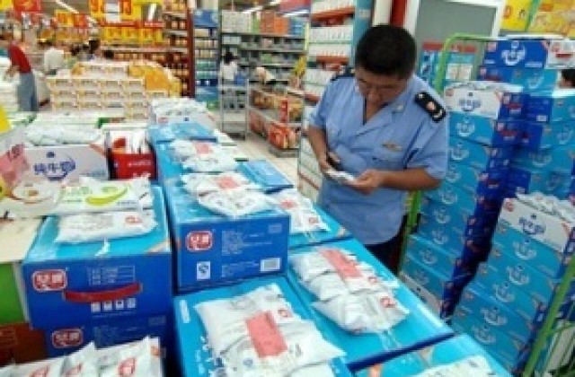Хонконгски супермаркети изтеглят китайското мляко на прах
