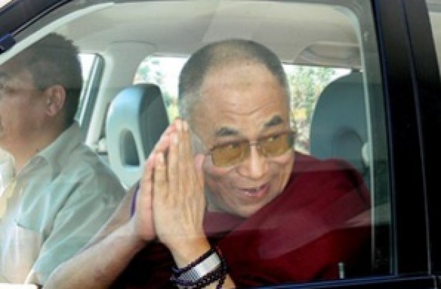 Далай Лама вече е добре, започва да изнася публични проповеди