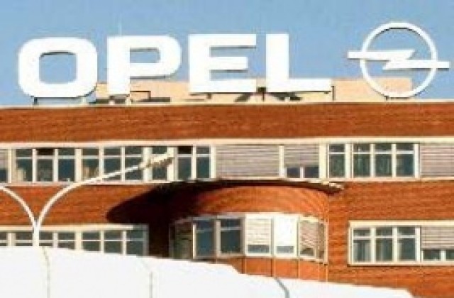 Opel също спира временно производството в два завода