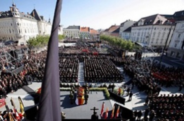 Хиляди австрийци бяха на погребението на Йорг Хайдер