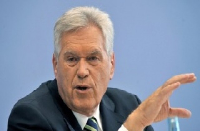 Германски министър иска банкери да се откажат доброволно от бонусите
