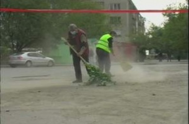 Сливенски актьор съзнателно наруши закона, като блокира улица, за да я почисти