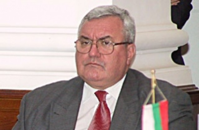 Почина бившият министър на държавната администрация Димитър Калчев