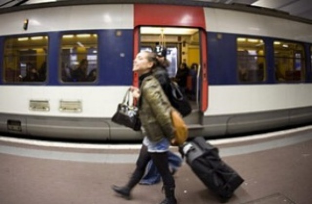 Вандали нарушиха движението на влаковете във Франция