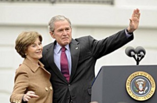 Джордж Буш получи награда за принос към свободата и демокрацията