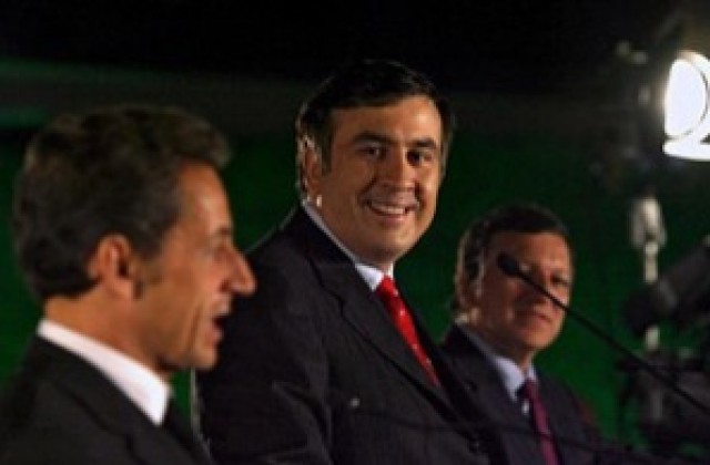 Саакашвили зове Саркози да продължи да подкрепя Грузия