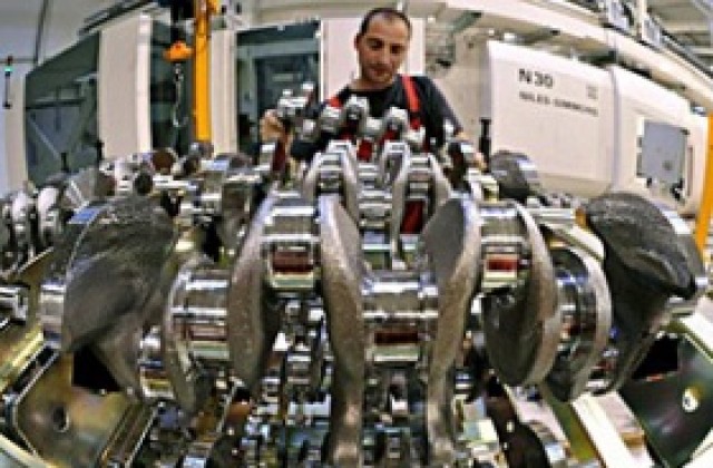Daimler намалява работното време в заводите си в Германия