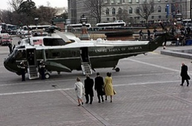 Бившият президент на САЩ напусна Вашингтон с хеликоптер