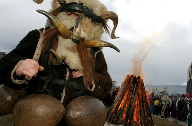 В Перник започна Международният фестивал на маскарадните игри