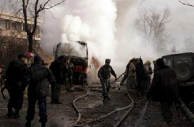 Атентатор-самоубиец атакува чуждите части в Кабул