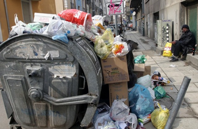 Затворници ще подпомагат за преодоляване на кризата с боклука