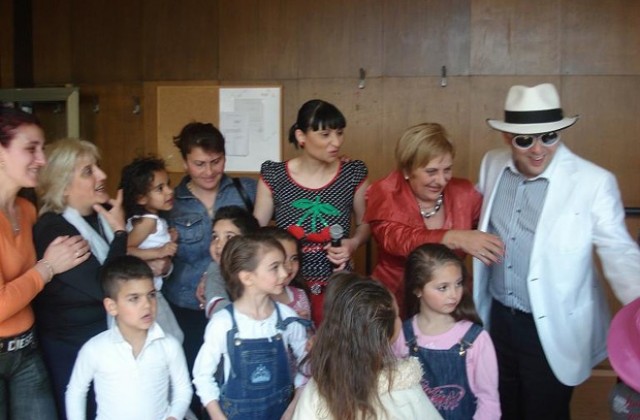 Софи Маринова и Устата пяха за ромите в Пиринско