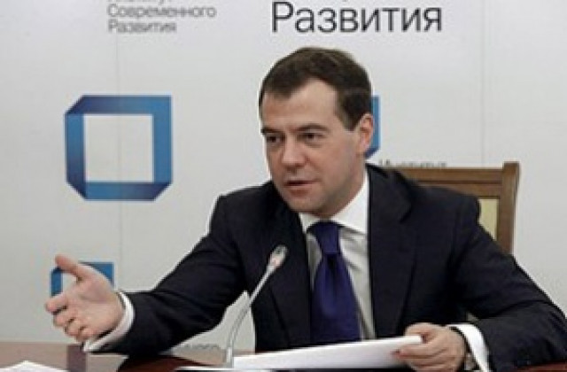 Медведев: В Молдова имат право на протести, но не на цветни революции