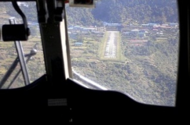 Похитителят на самолет на ямайско летище се предаде сам