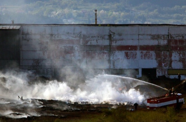 Въздухът над село Габер е замърсен заради пожар в завод за гуми