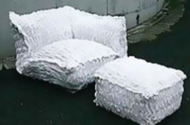 Направиха диван от хартия
