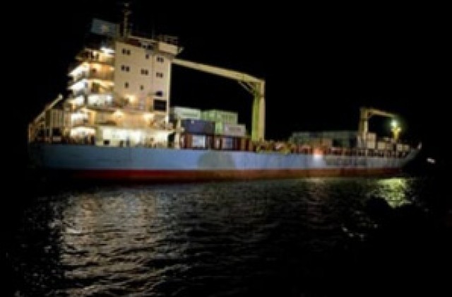 Командоси освободиха похитен петролен танкер