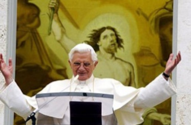 Папа Бенедикт XVI се присъедини към мъката на жителите на Абруцо