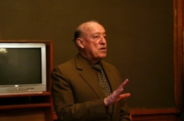 Писателят Петър Константинов - почетен гражданин на Казанлък