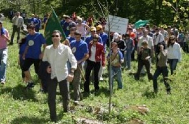 200 педагози и ученици от Пиринско придружават Даниел Вълчев в поход над Рилския манастир