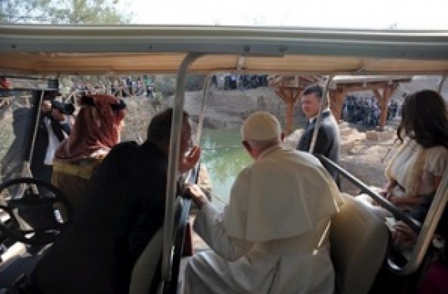 Папа Бенедикт XVI пристигна в Израел