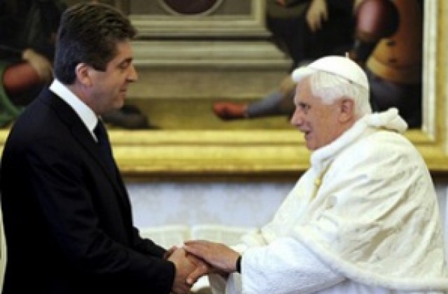 Първанов покани папата да посети България