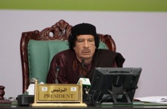 Кадафи пристига на историческо посещение в Италия