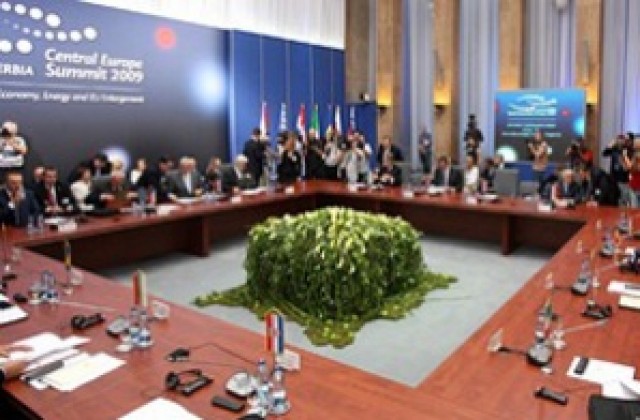 Икономическата криза основна тема на срещата в Нови Сад