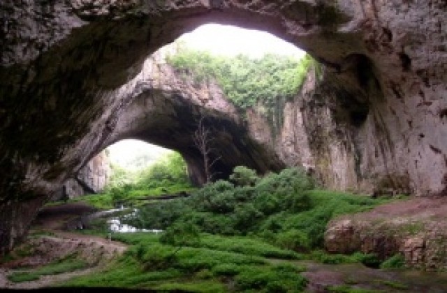 Още месец е забранено влизането в Деветашката пещера