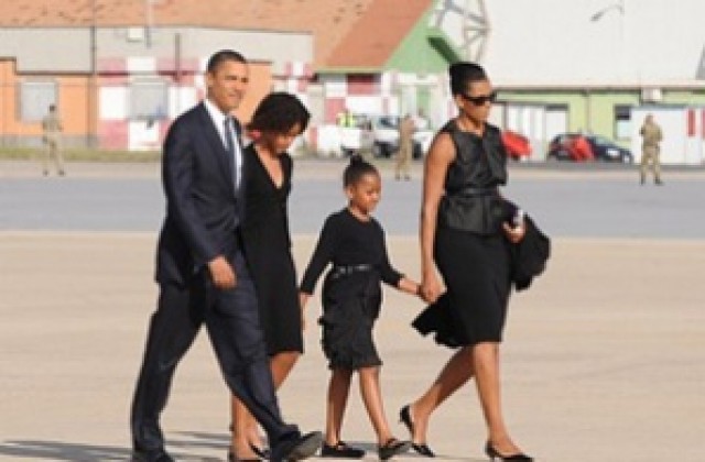 Барак Обама пристигна на посещение в Гана