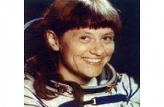 25 години от излизането на жена в открития Космос